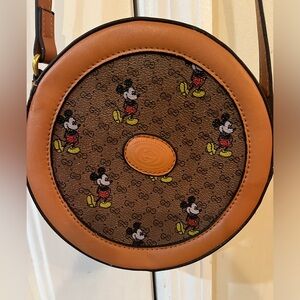 gucci x disney Round Bag Pocket On Inside. Leather On Outside. Pre-owned.